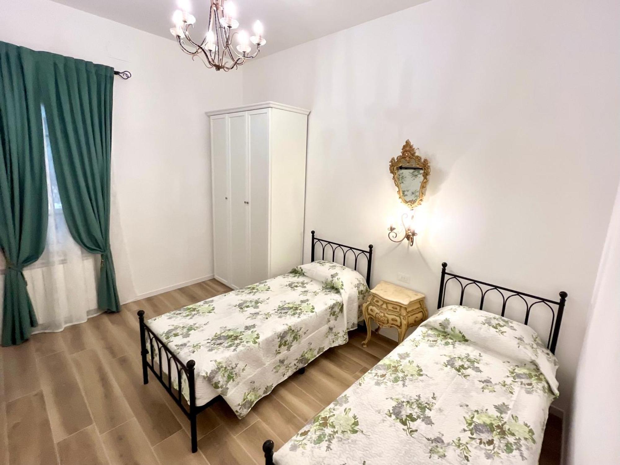 Airoldi Palace Apartment คิออกเจีย ภายนอก รูปภาพ
